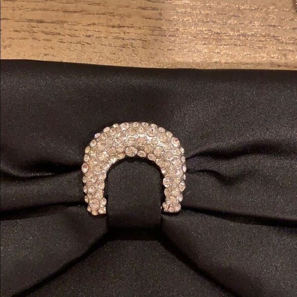 🎉1 hr sale🎉Cache clutch ❤️ - Picture 2 of 7